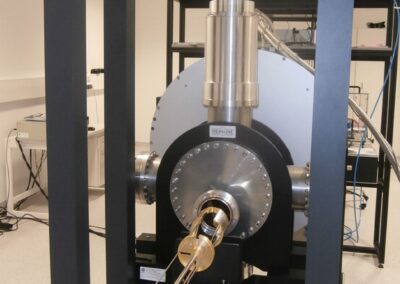 TeraGaN cryostat